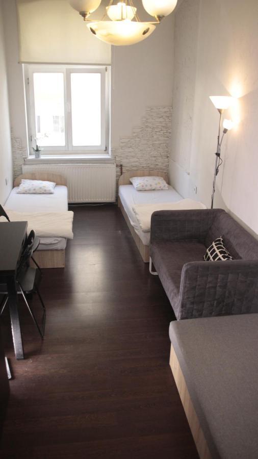 Pit Stop Hostel Poznań Buitenkant foto